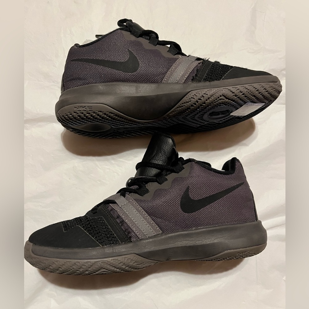 Nike Kyrie Flytrap Black Gunsmoke Basketball Sneakers Size Youth 3